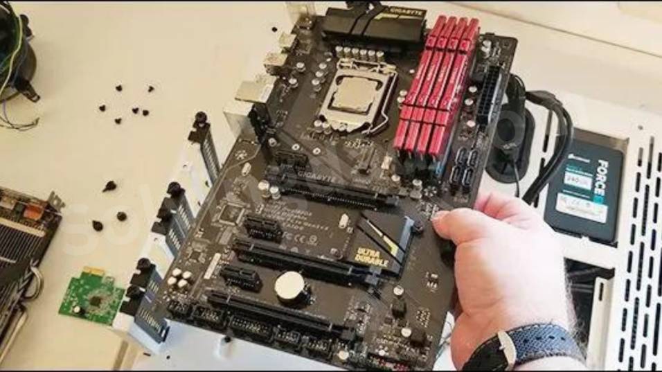 How to Remove a Motherboard